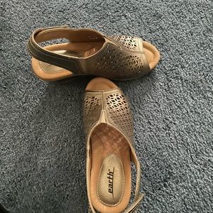 Size 5 Metallic Earth